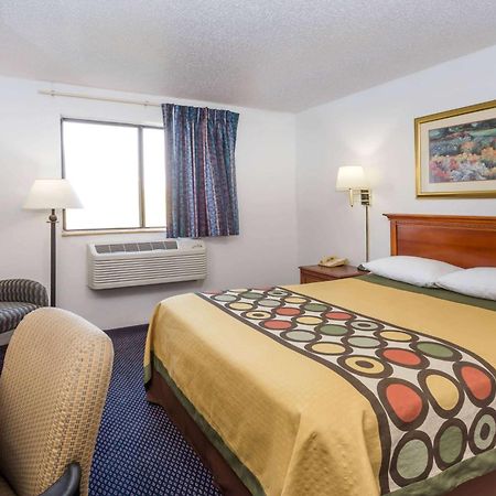 Hotel Super 8 By Wyndham Pontiac Extérieur photo