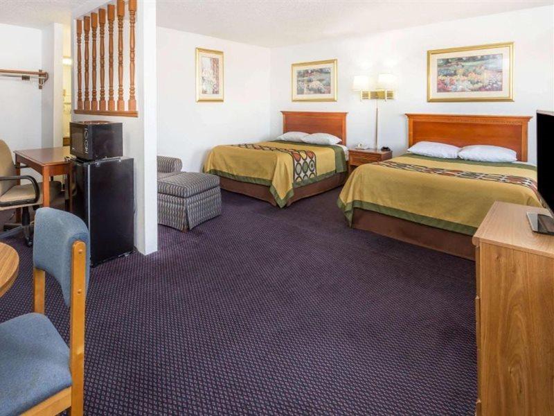 Hotel Super 8 By Wyndham Pontiac Extérieur photo