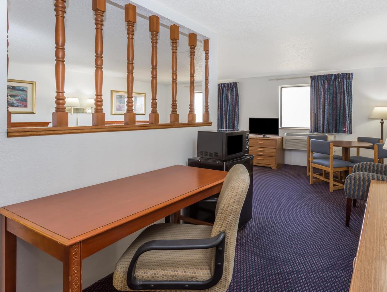Hotel Super 8 By Wyndham Pontiac Extérieur photo