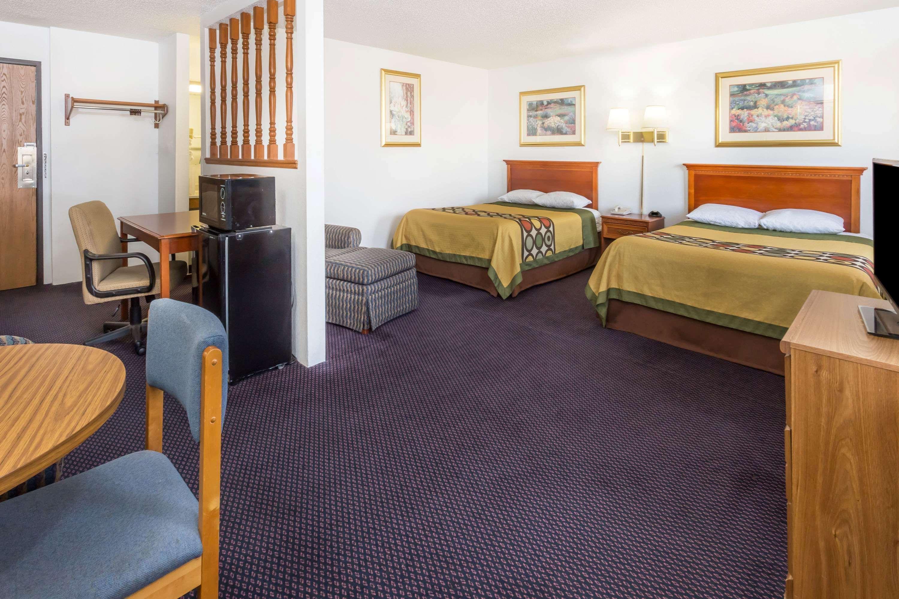 Hotel Super 8 By Wyndham Pontiac Extérieur photo