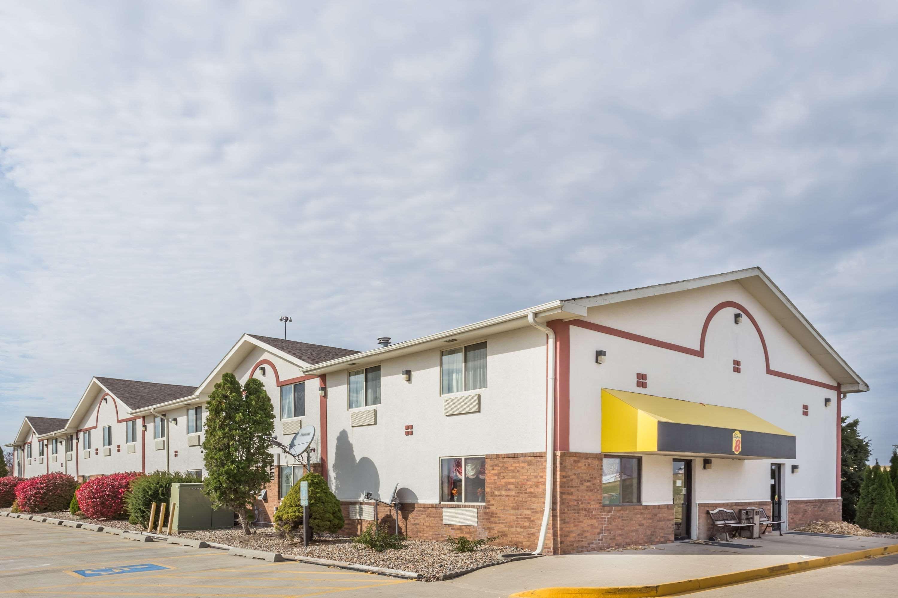 Hotel Super 8 By Wyndham Pontiac Extérieur photo