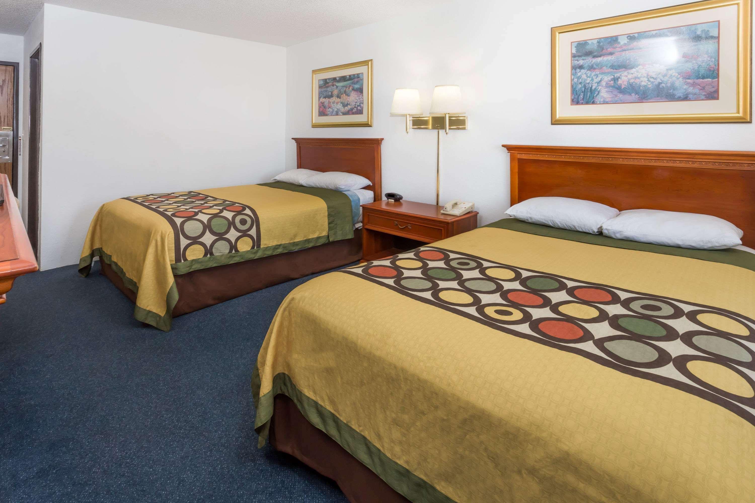 Hotel Super 8 By Wyndham Pontiac Extérieur photo