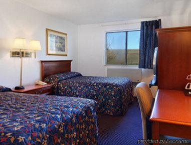 Hotel Super 8 By Wyndham Pontiac Chambre photo